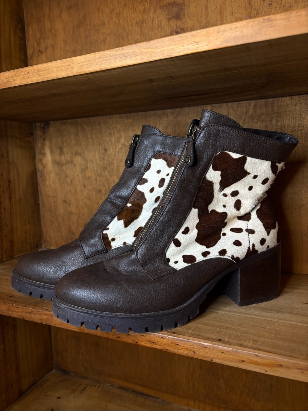 Flower Box Women's Sz 10 Brown and White faux Cowhide Ankle Boots